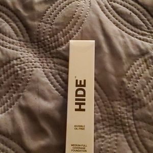 HIDE cosmetics Foundation in Honey shade